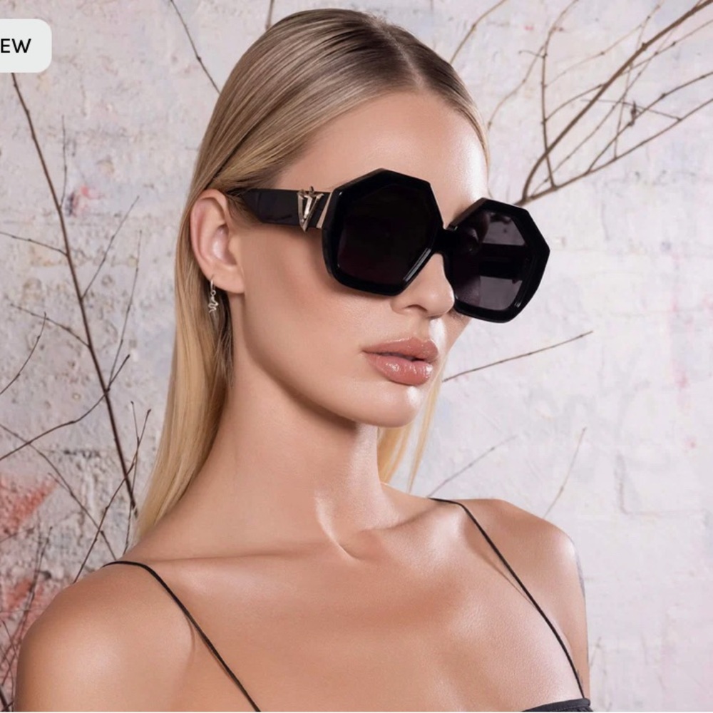 Valley Eyewear Black Geometric Sunglasses